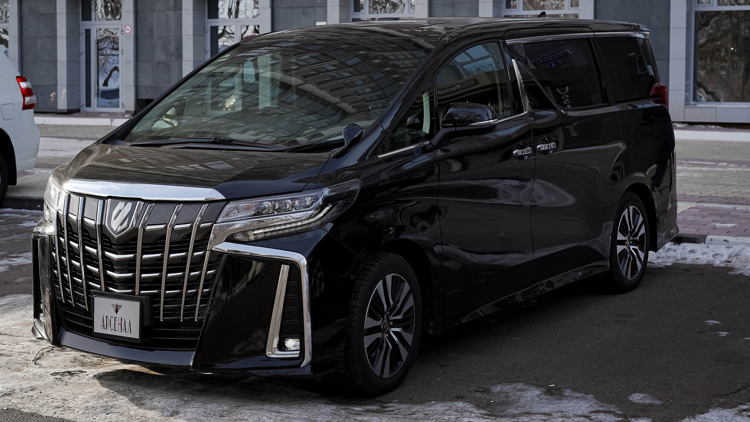 Аренда автомобиля Toyota Alphard 2021