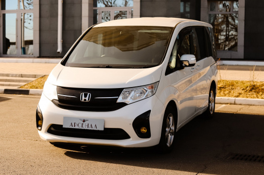 Аренда автомобиля Honda Stepwgn 2017