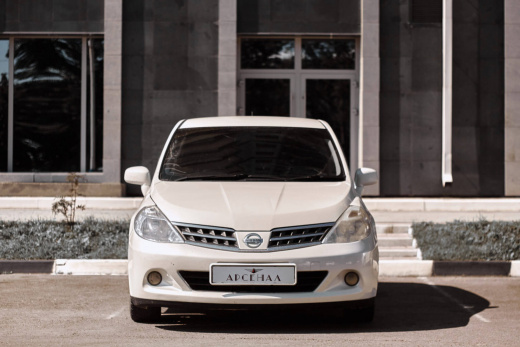 Аренда автомобиля Nissan Tiida 2010