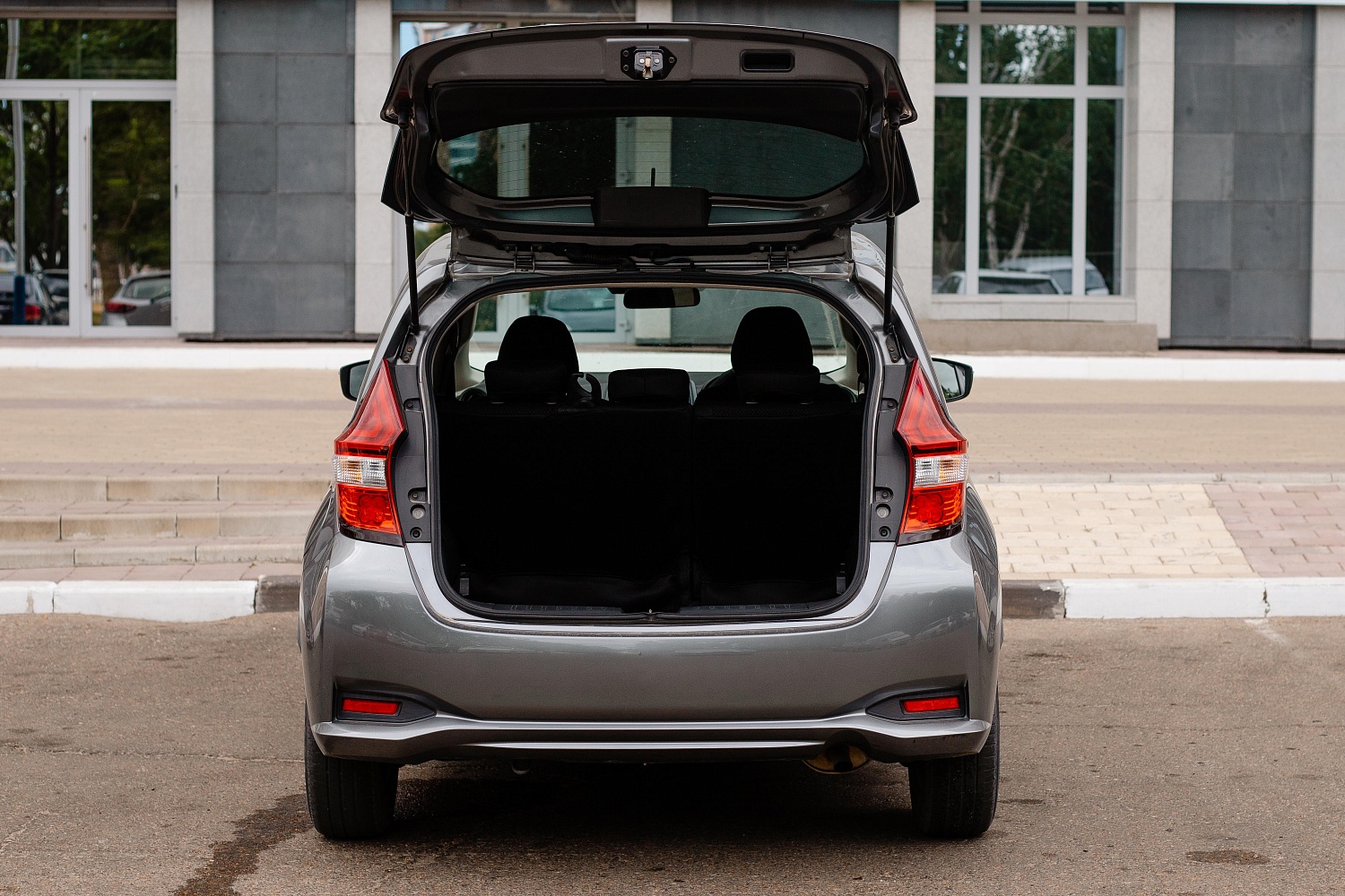 Аренда автомобиля Nissan Note