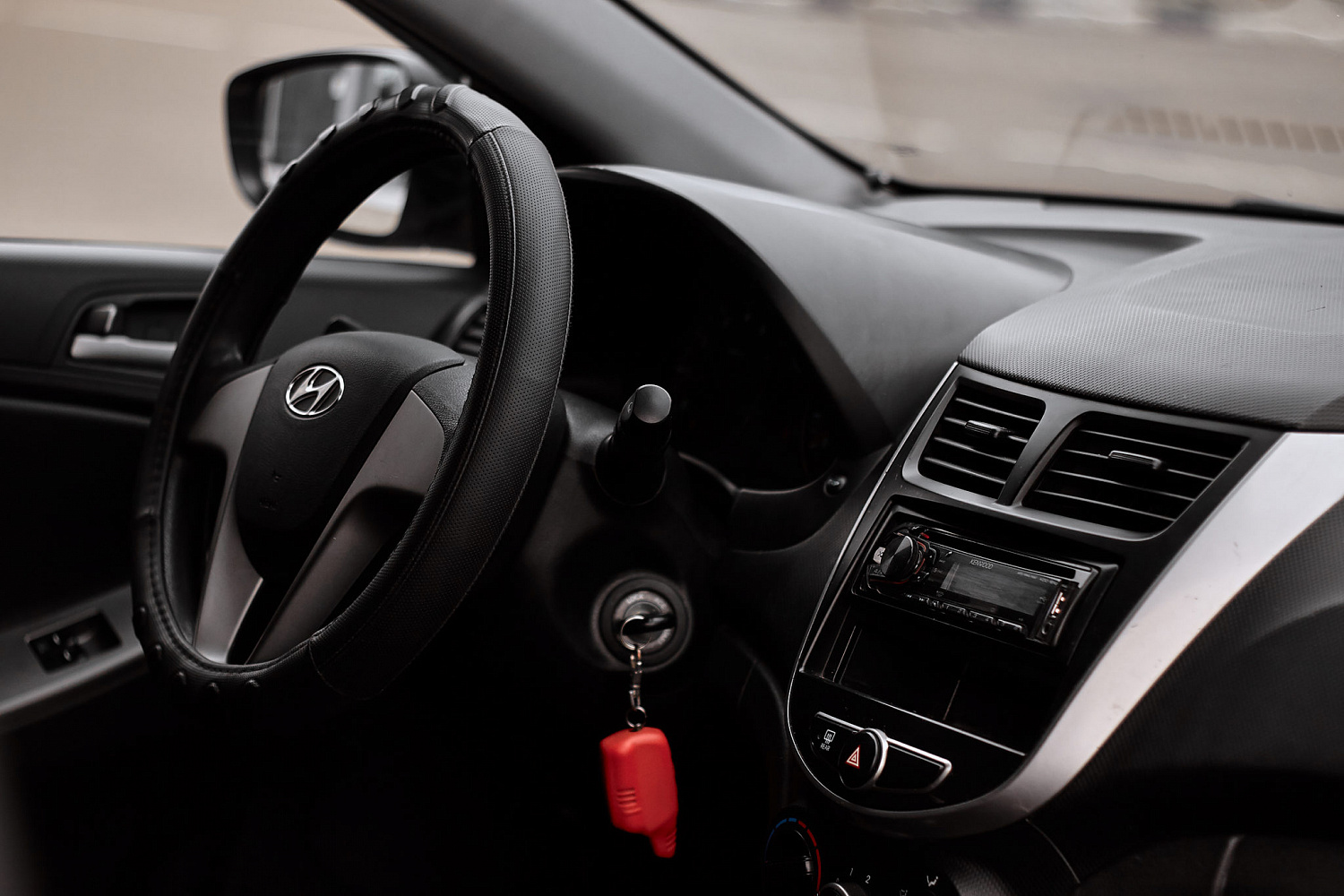 Аренда автомобиля HYUNDAI SOLARIS 2014