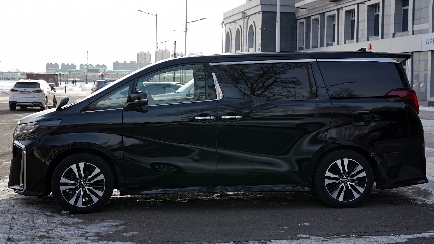 Аренда автомобиля Toyota Alphard 2021