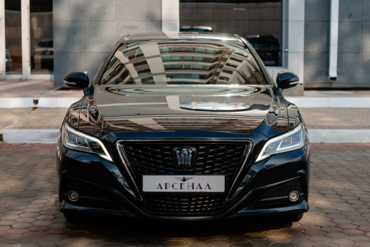 Аренда автомобиля Toyota Crown 2019