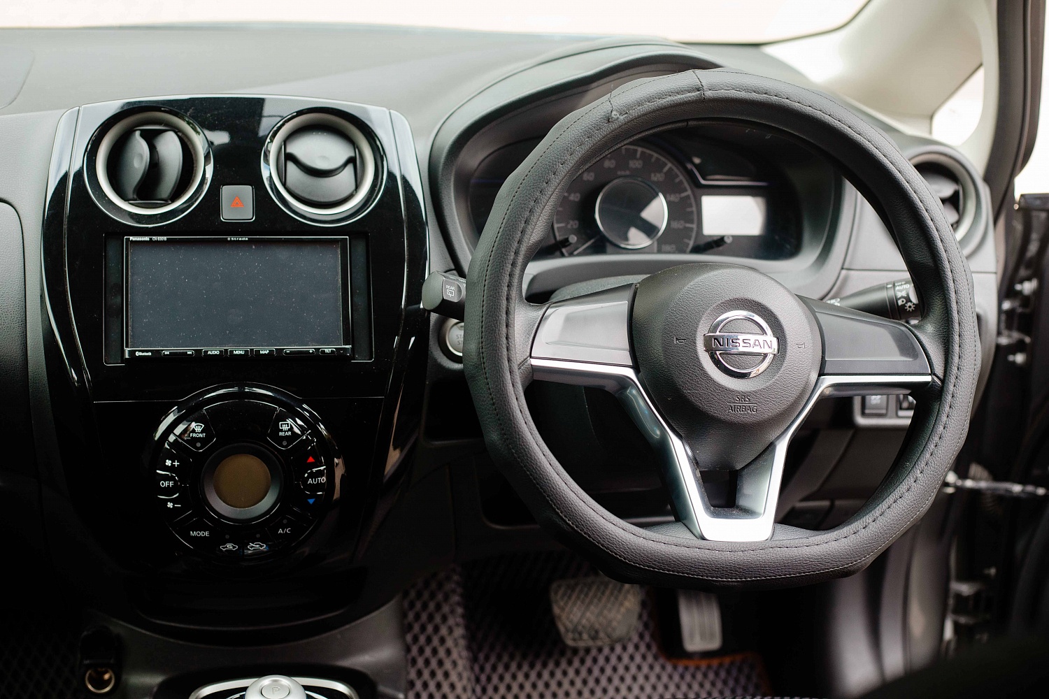 Аренда автомобиля Nissan Note