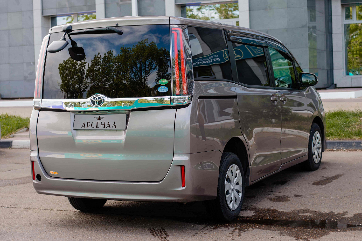 Аренда автомобиля Toyota Noah 2019