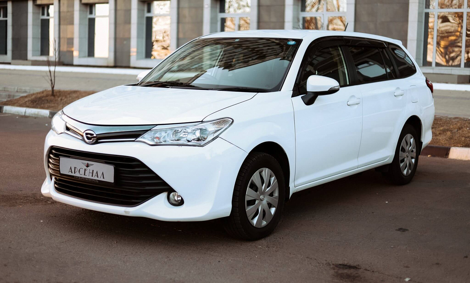 Аренда автомобиля Toyota Corolla Fielder 2015