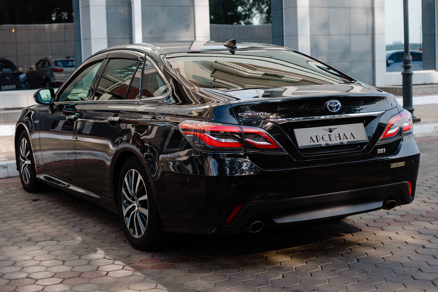 Аренда автомобиля Toyota Crown 2019