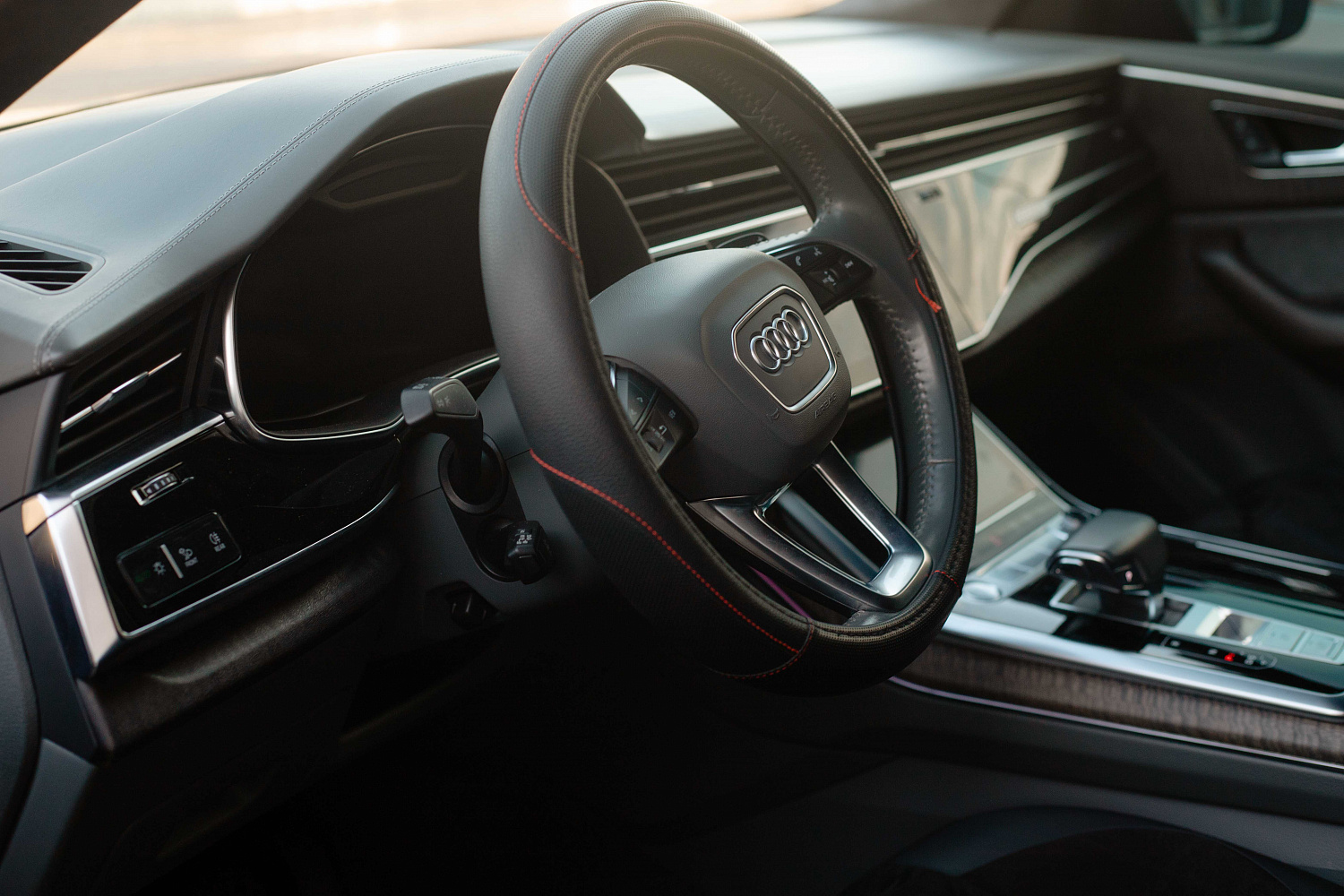 Аренда автомобиля Audi Q8 