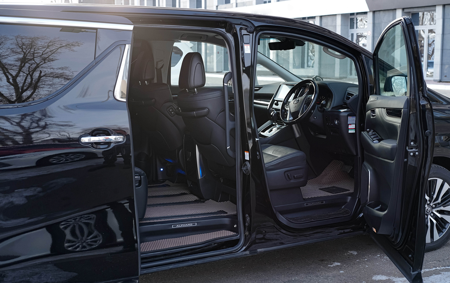 Аренда автомобиля Toyota Alphard 2021