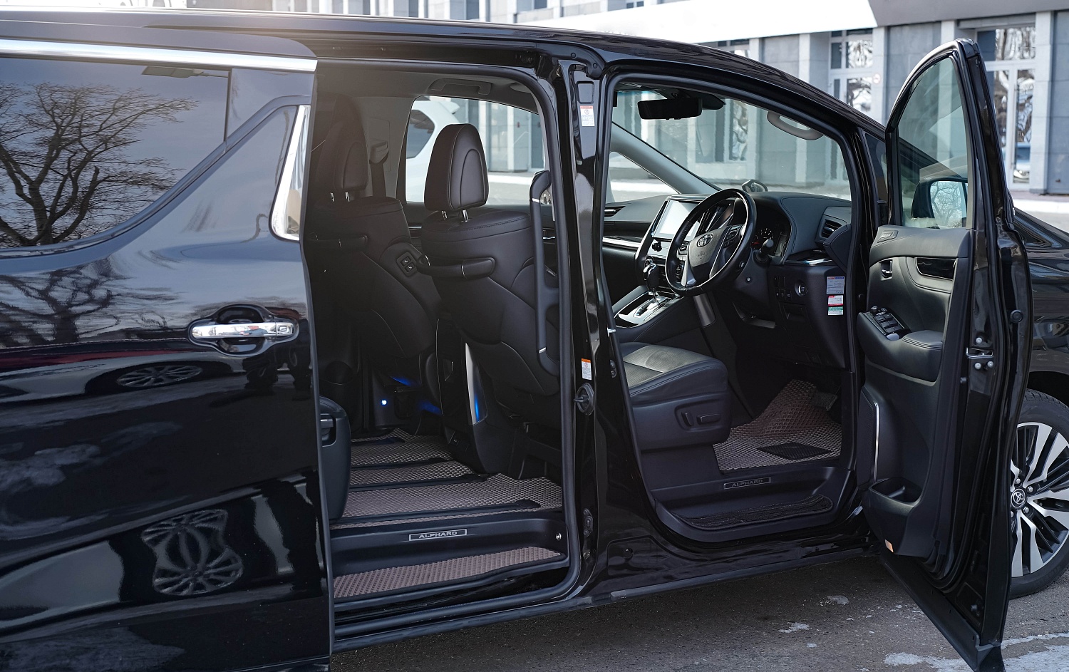 Аренда автомобиля Toyota Alphard 2021