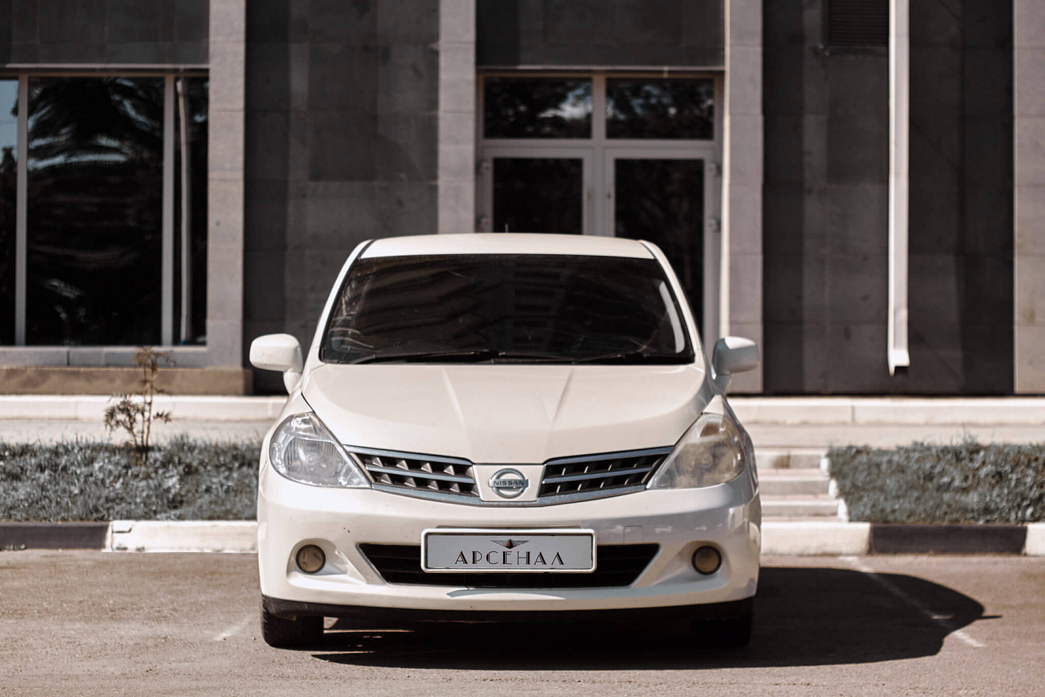 Аренда автомобиля Nissan Tiida 2010