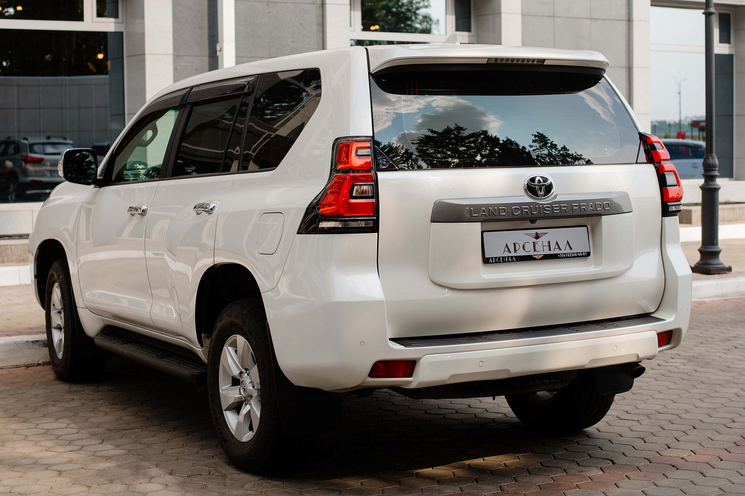 Аренда автомобиля Toyota Land Cruiser Prado 2019
