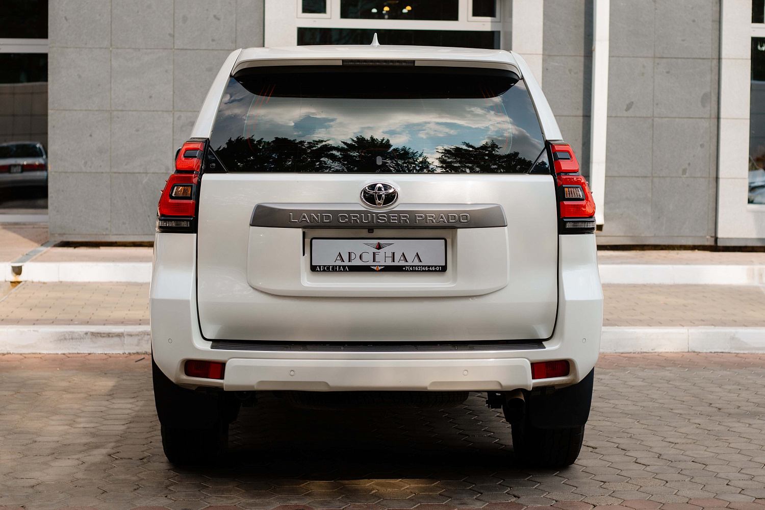 Аренда автомобиля Toyota Land Cruiser Prado 2019