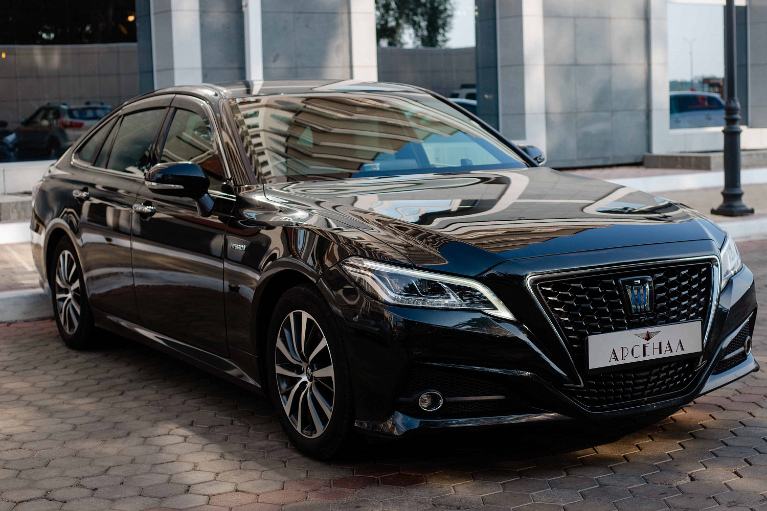 Аренда автомобиля Toyota Crown 2019