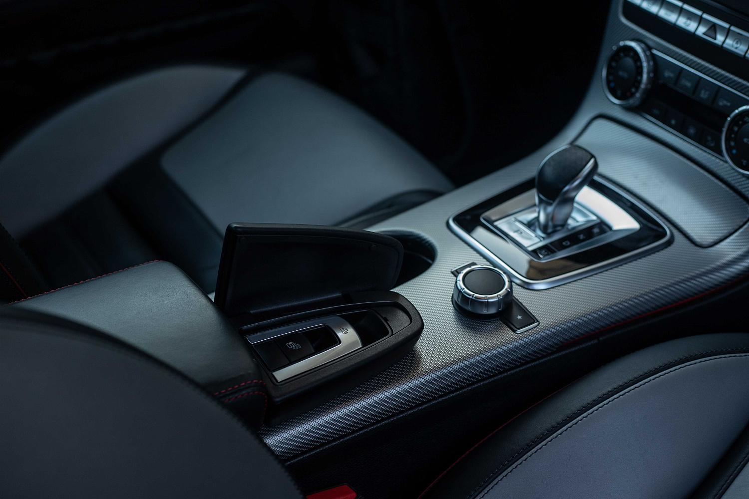 Аренда автомобиля Mercedes-Benz SLC180