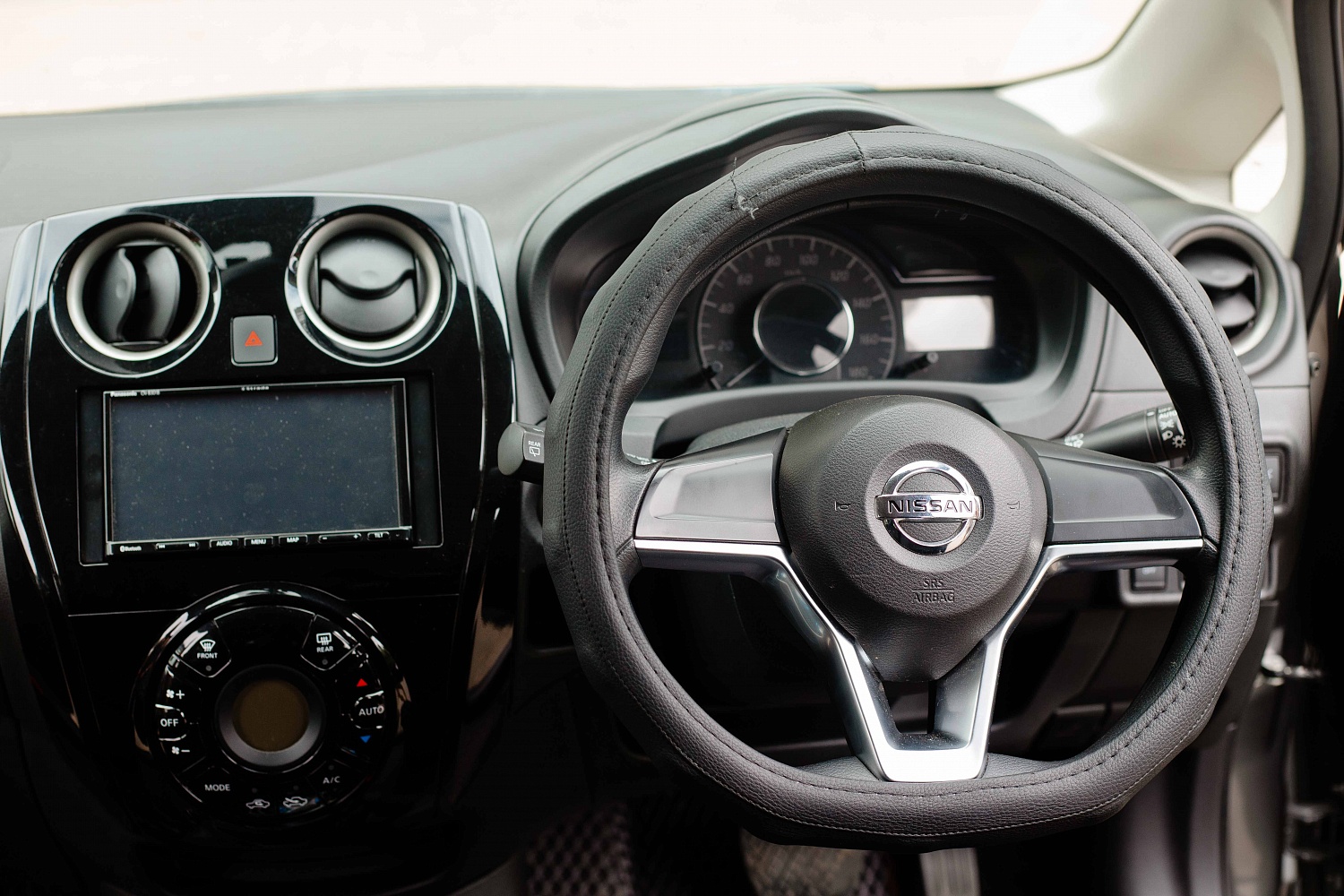 Аренда автомобиля Nissan Note