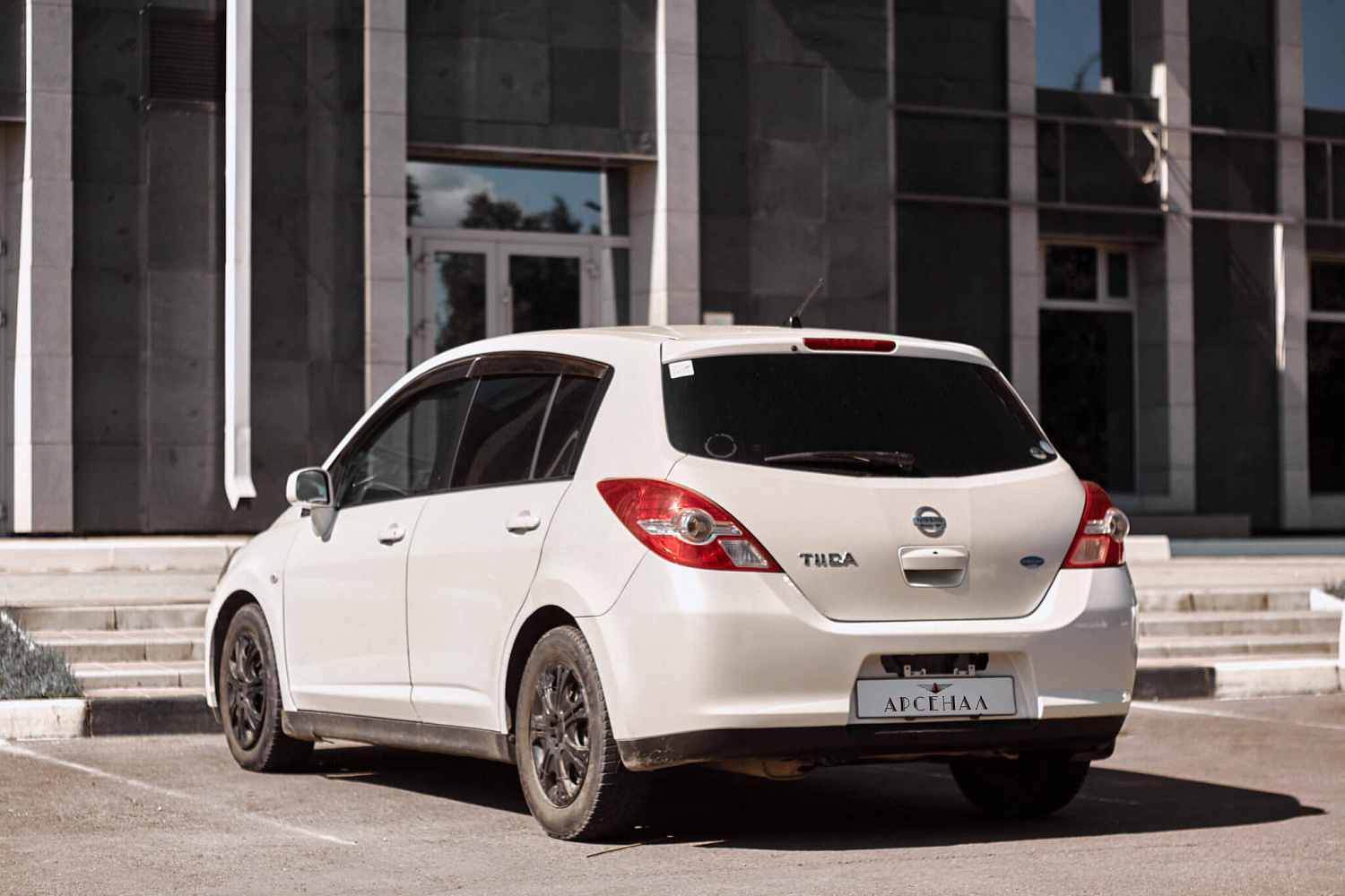 Аренда автомобиля Nissan Tiida 2010