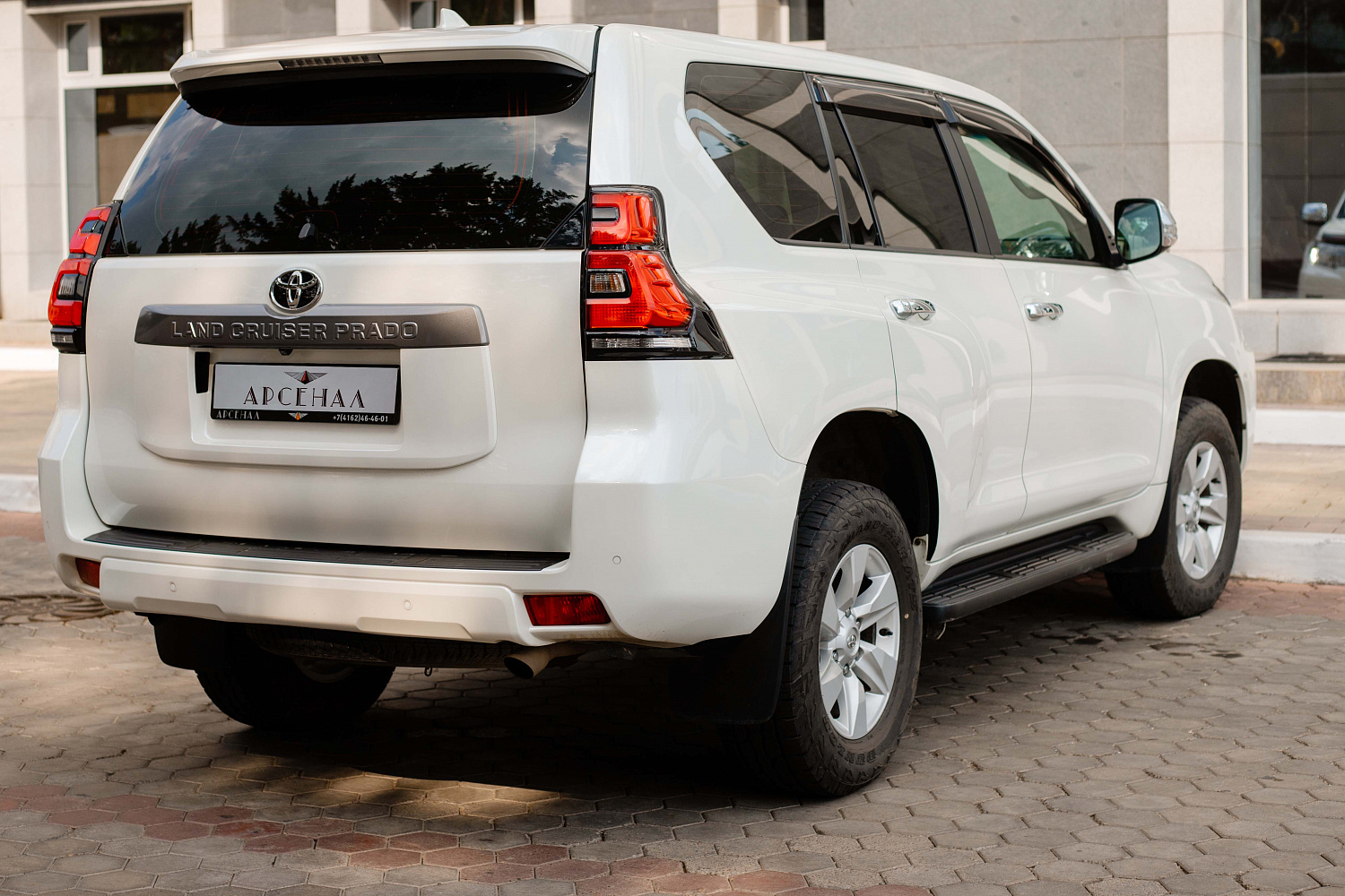 Аренда автомобиля Toyota Land Cruiser Prado 2019
