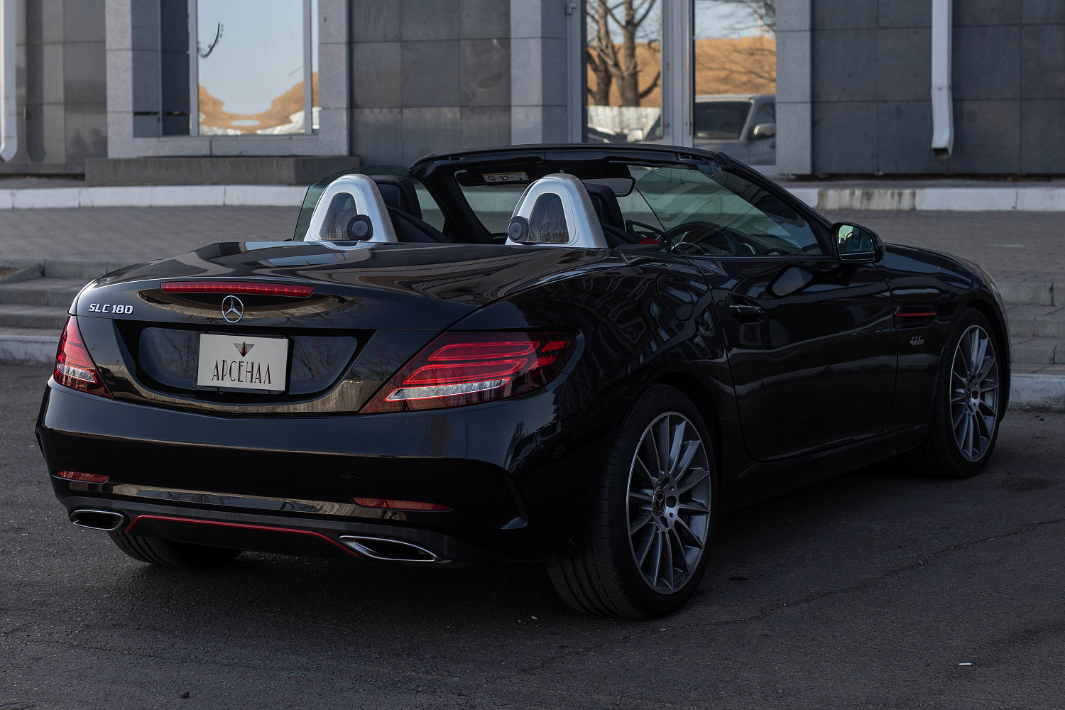 Аренда автомобиля Mercedes-Benz SLC180