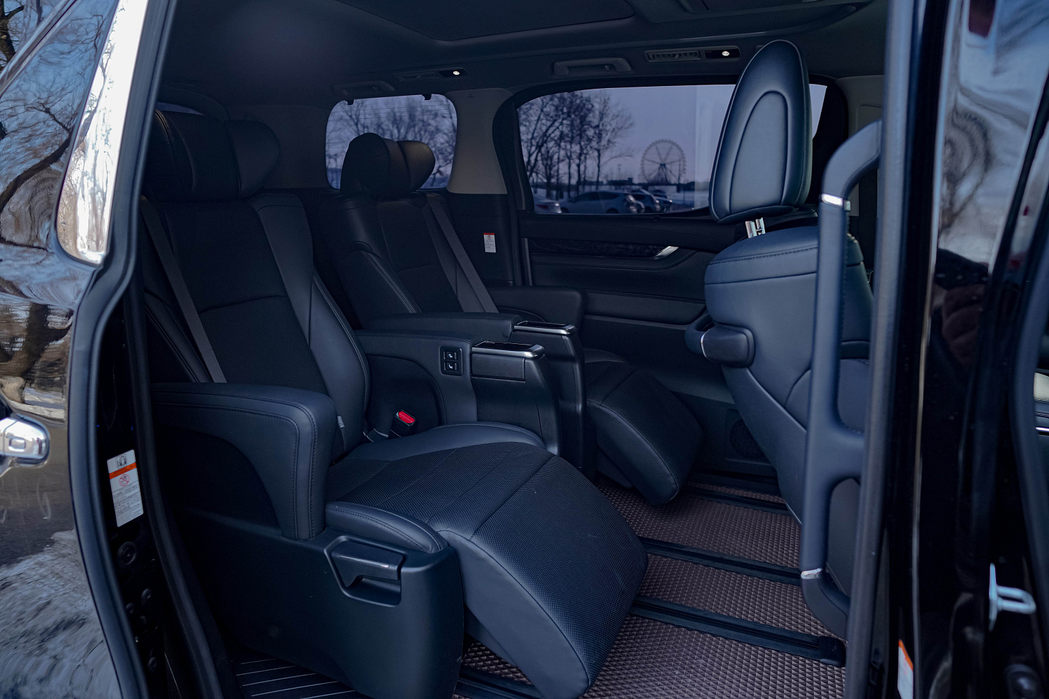 Аренда автомобиля Toyota Alphard 2021
