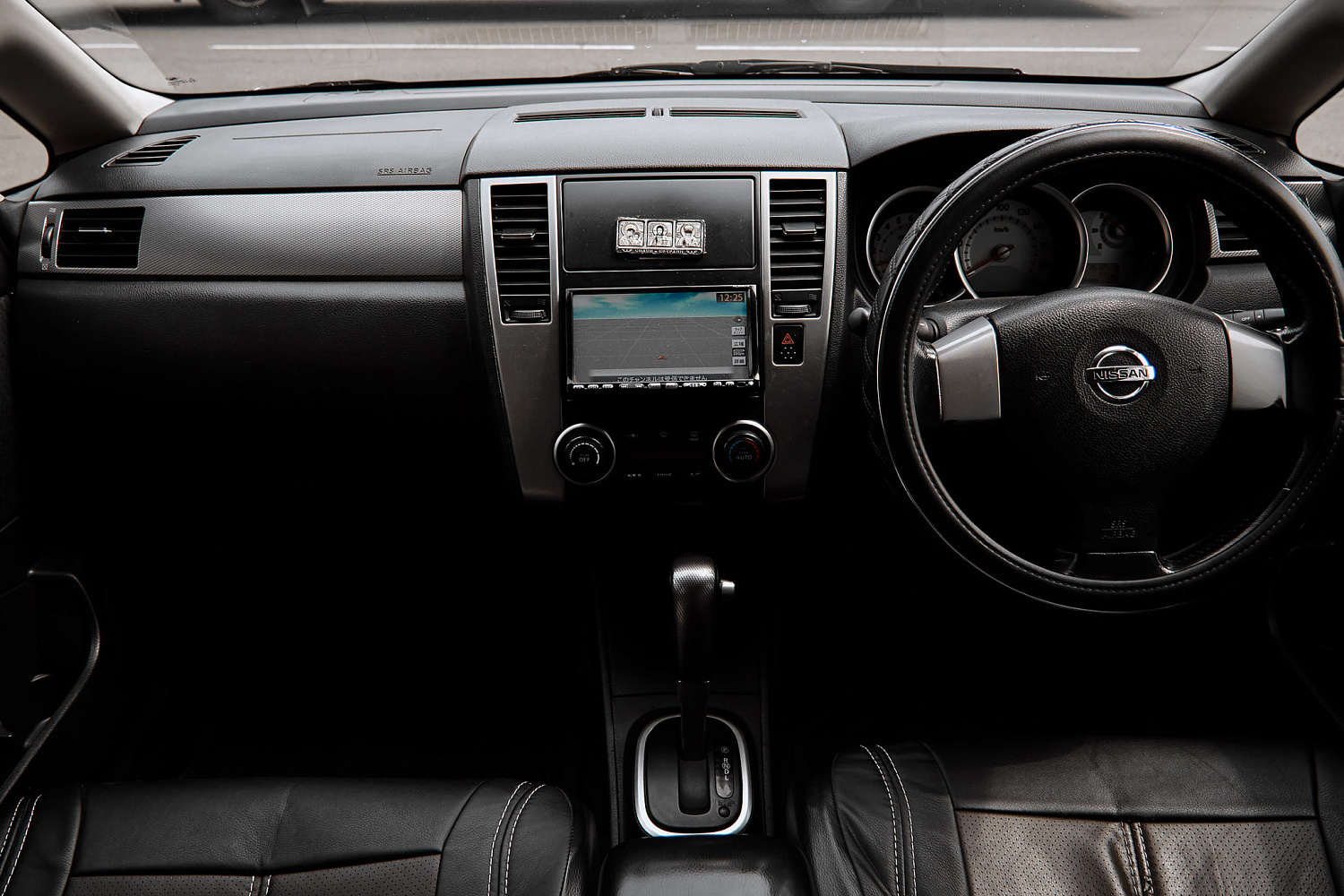 Аренда автомобиля NISSAN TIIDA 2010