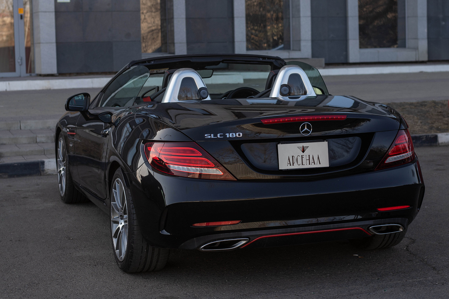 Аренда автомобиля Mercedes-Benz SLC180