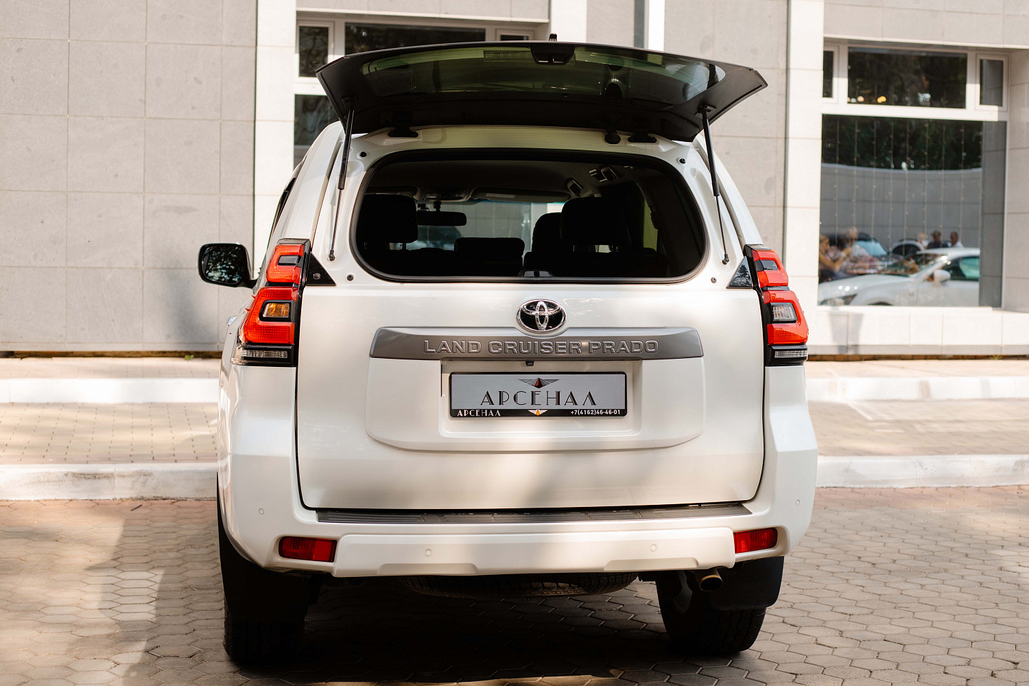 Аренда автомобиля Toyota Land Cruiser Prado 2019
