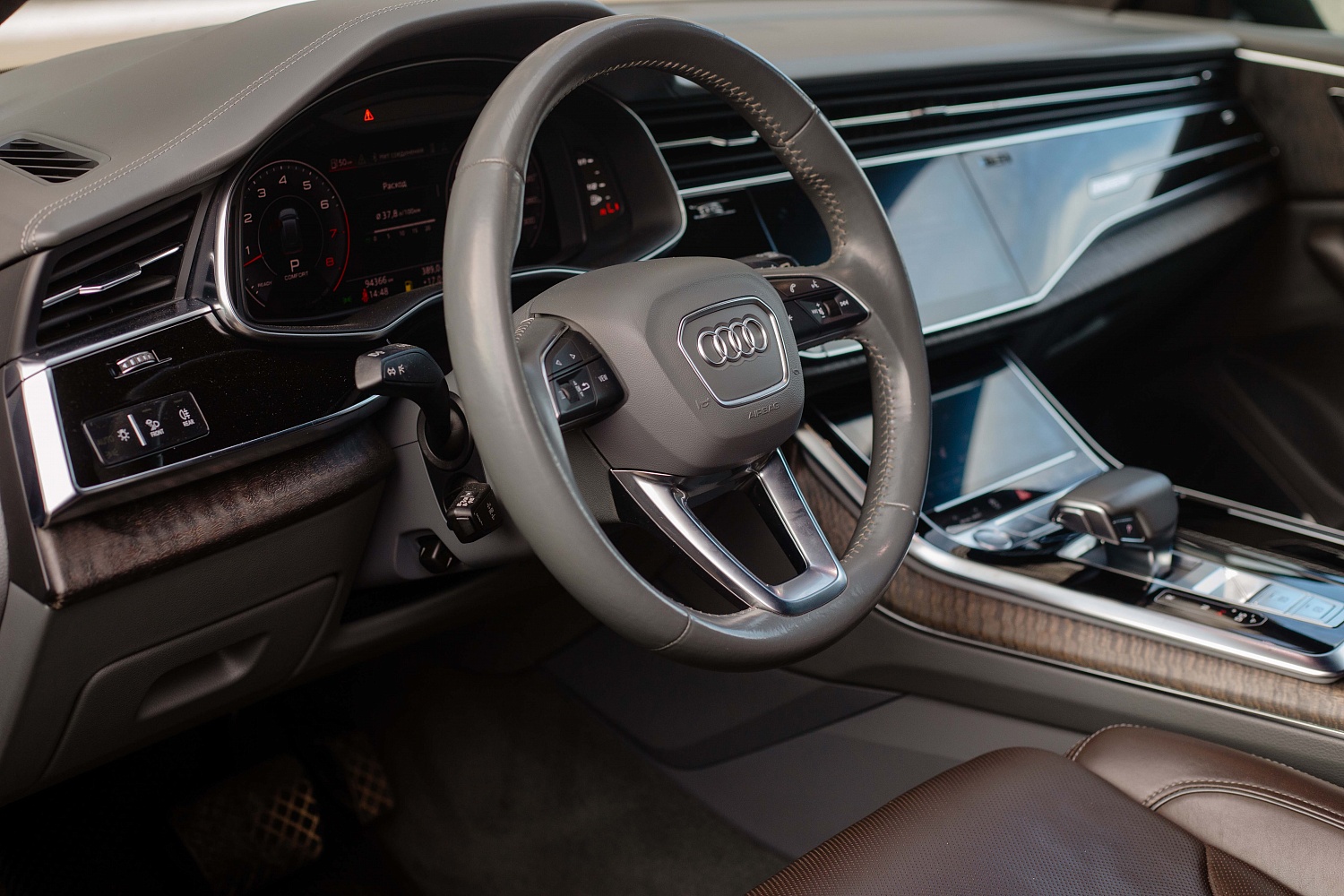 Аренда автомобиля Audi Q8 2019