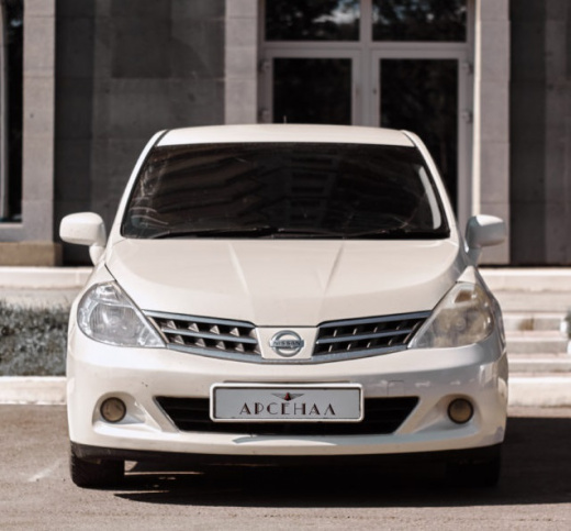Аренда автомобиля NISSAN TIIDA 2011