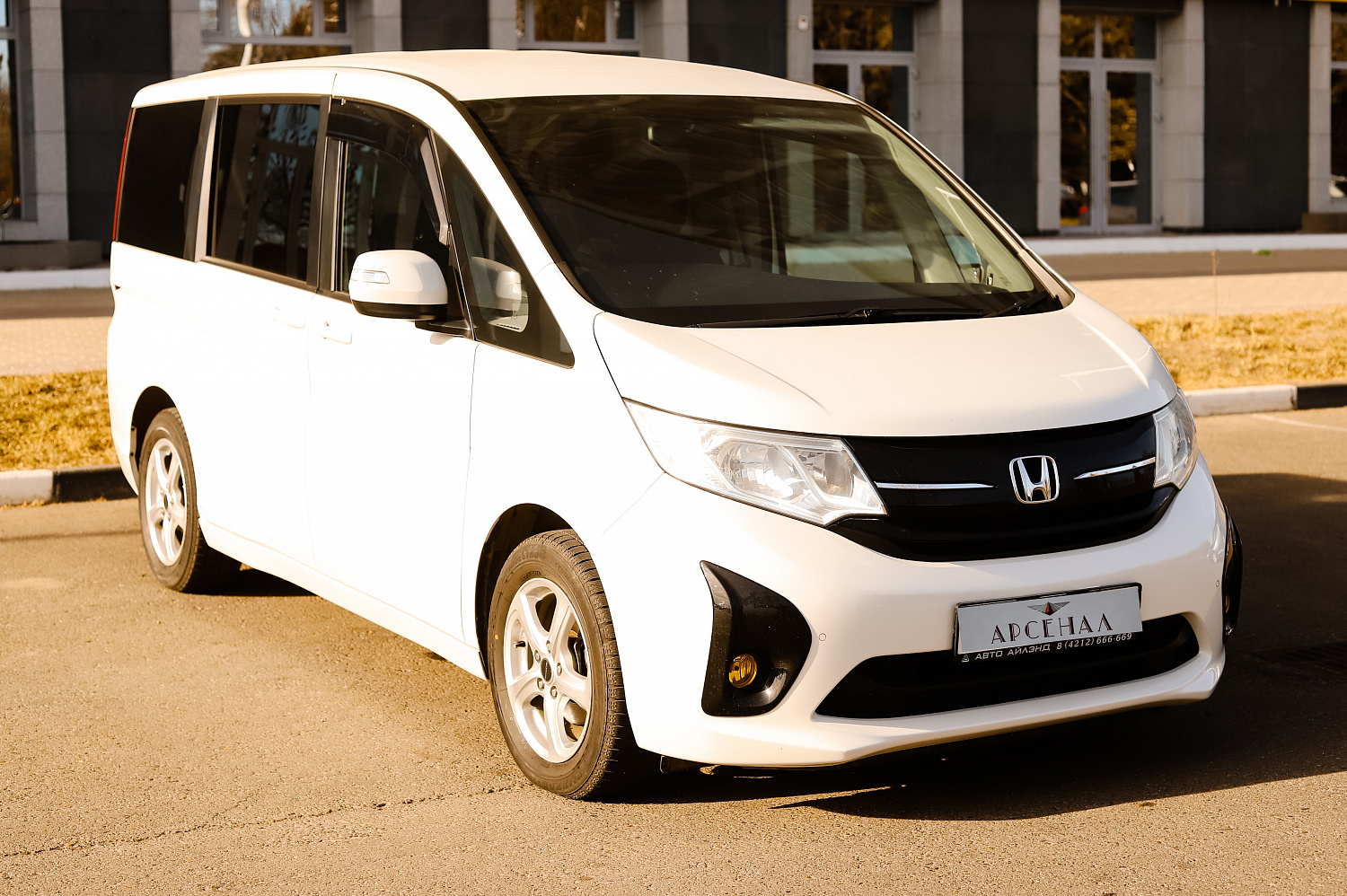Аренда автомобиля Honda Stepwgn 2017