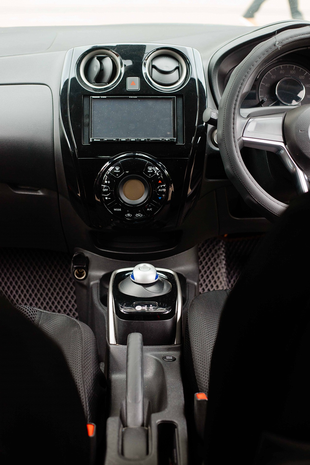 Аренда автомобиля Nissan Note