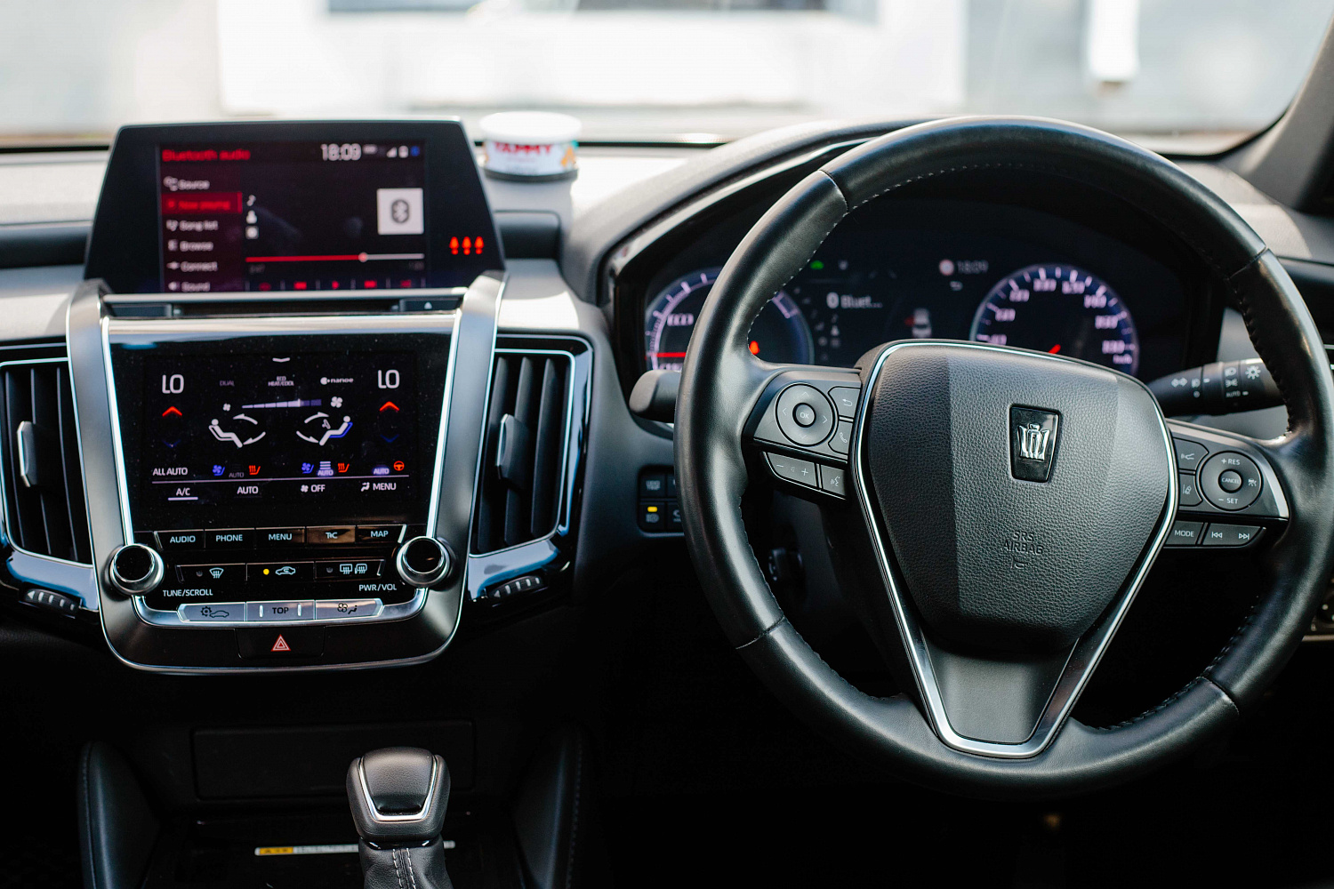 Аренда автомобиля Toyota Crown 2019