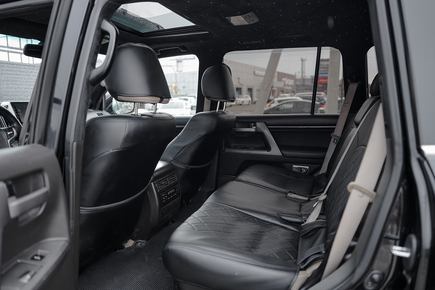 Аренда автомобиля Toyota Land Cruiser 200
