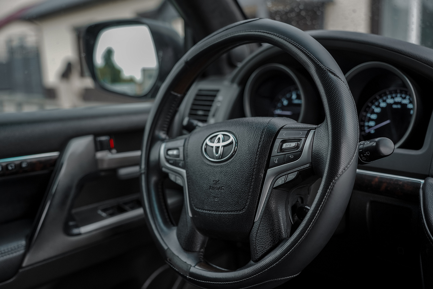 Аренда автомобиля Toyota Land Cruiser 200