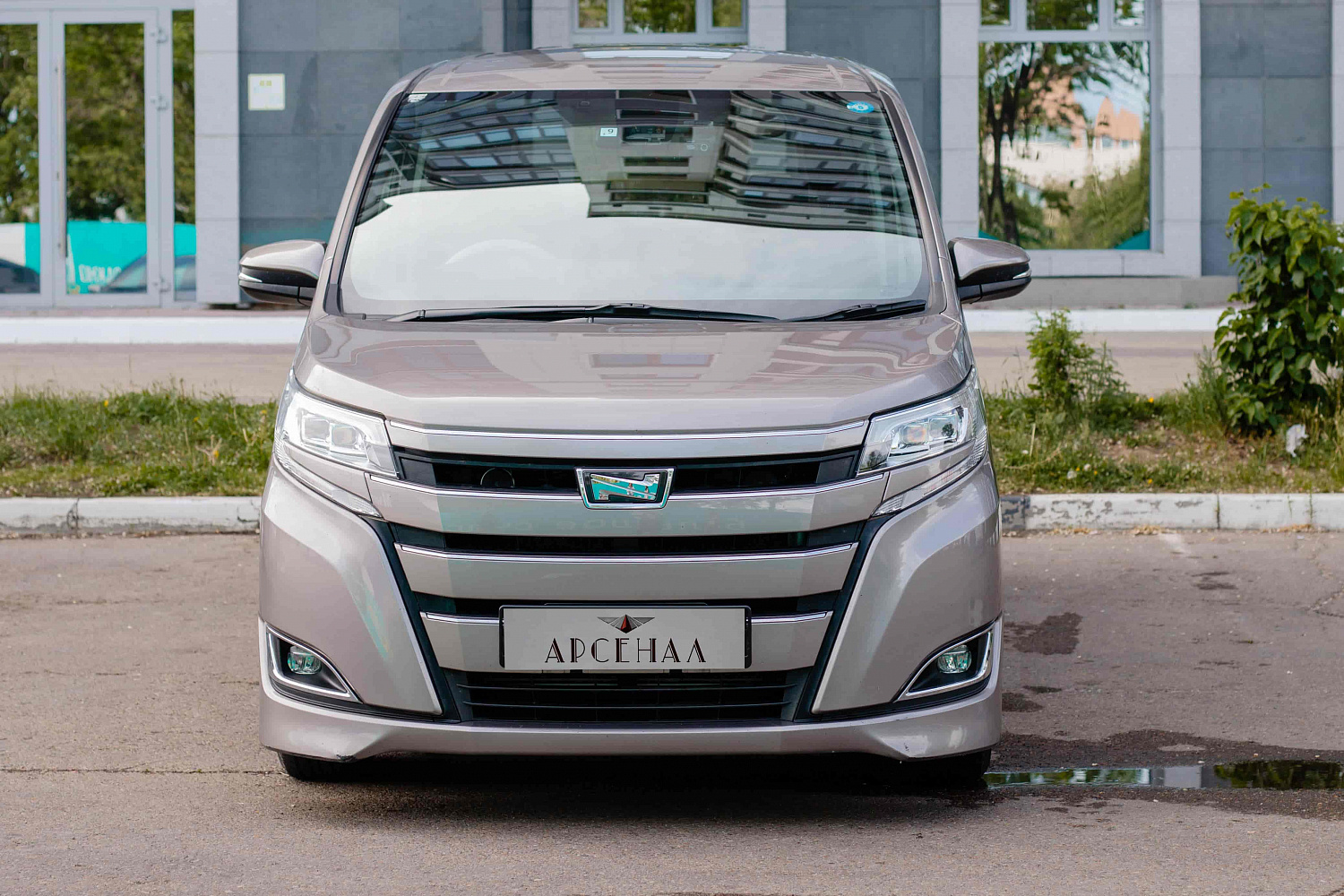 Аренда автомобиля Toyota Noah 2019