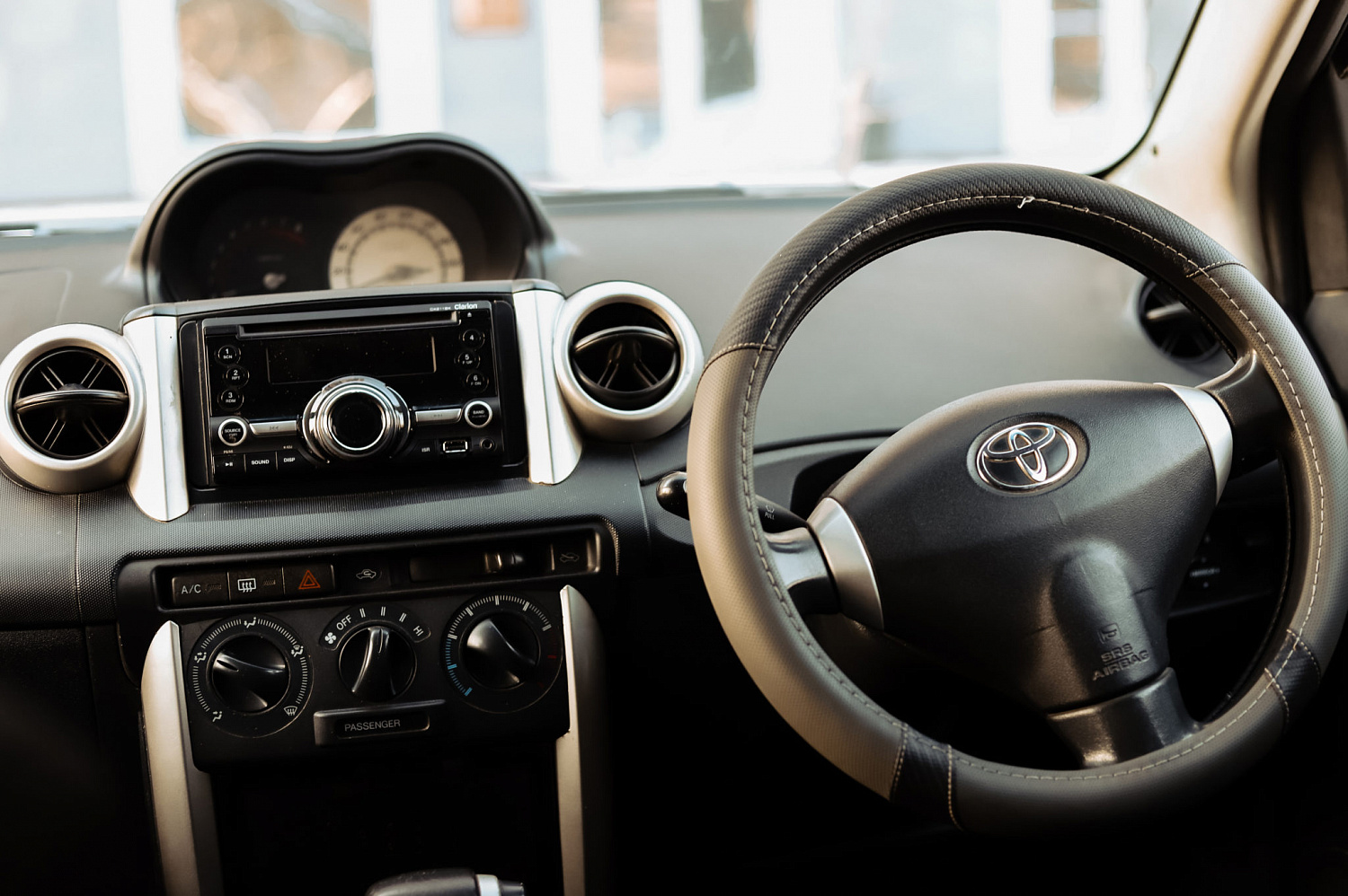 Аренда автомобиля TOYOTA IST 2006