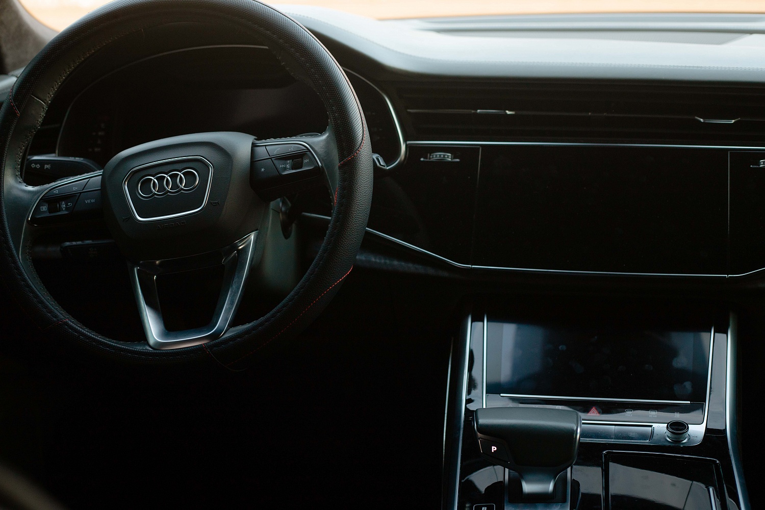 Аренда автомобиля Audi Q8 2020