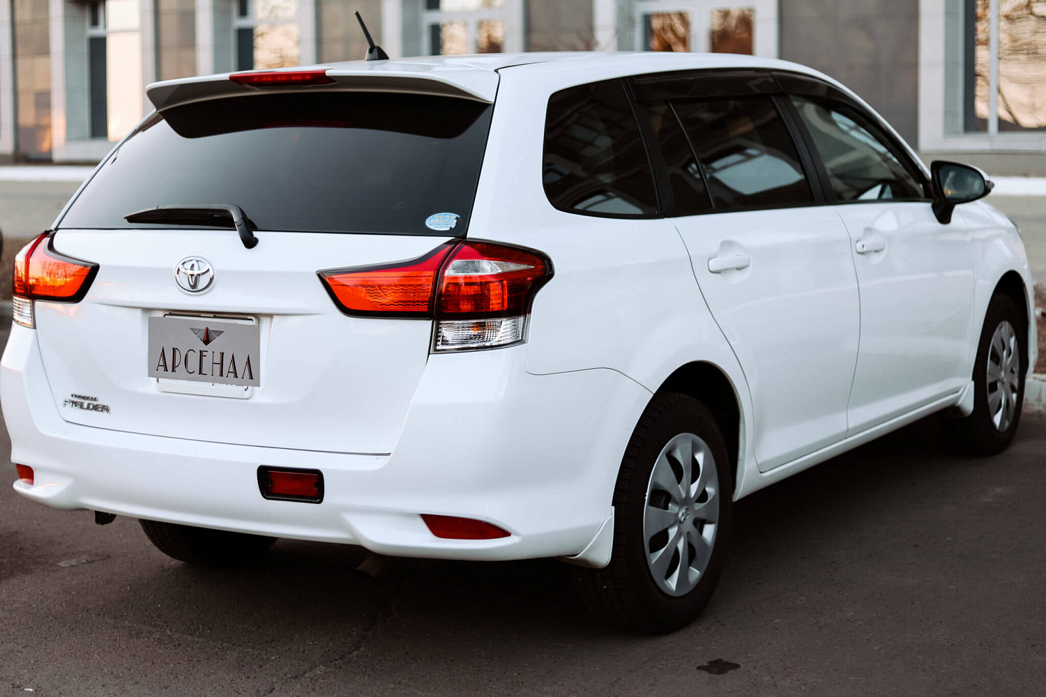 Аренда автомобиля Toyota Corolla Fielder 2015