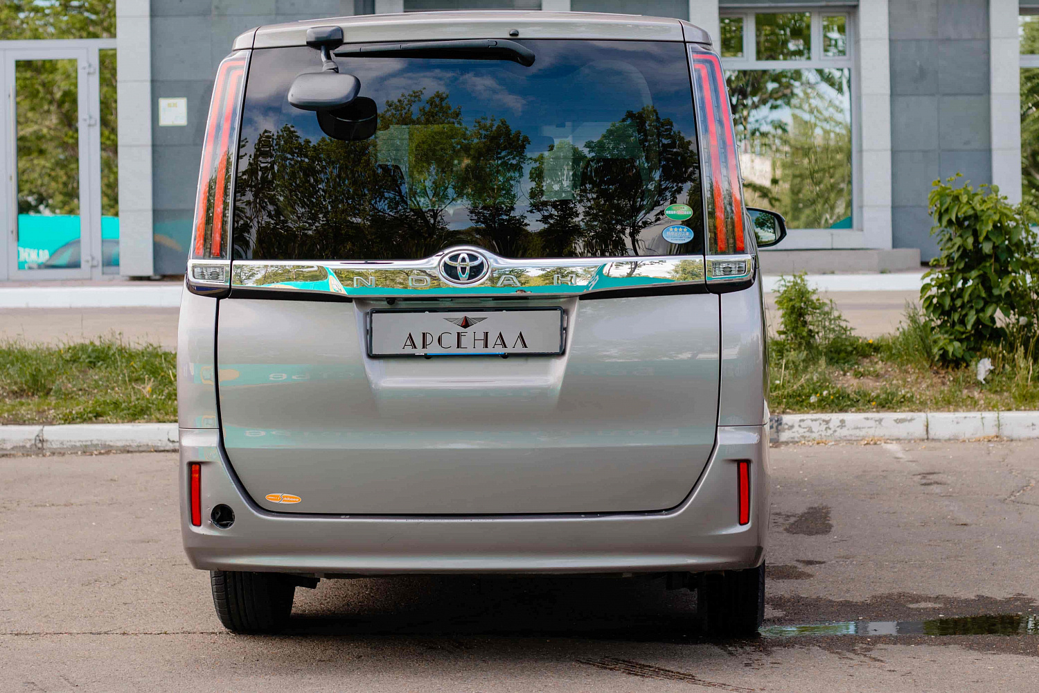 Аренда автомобиля Toyota Noah 2019