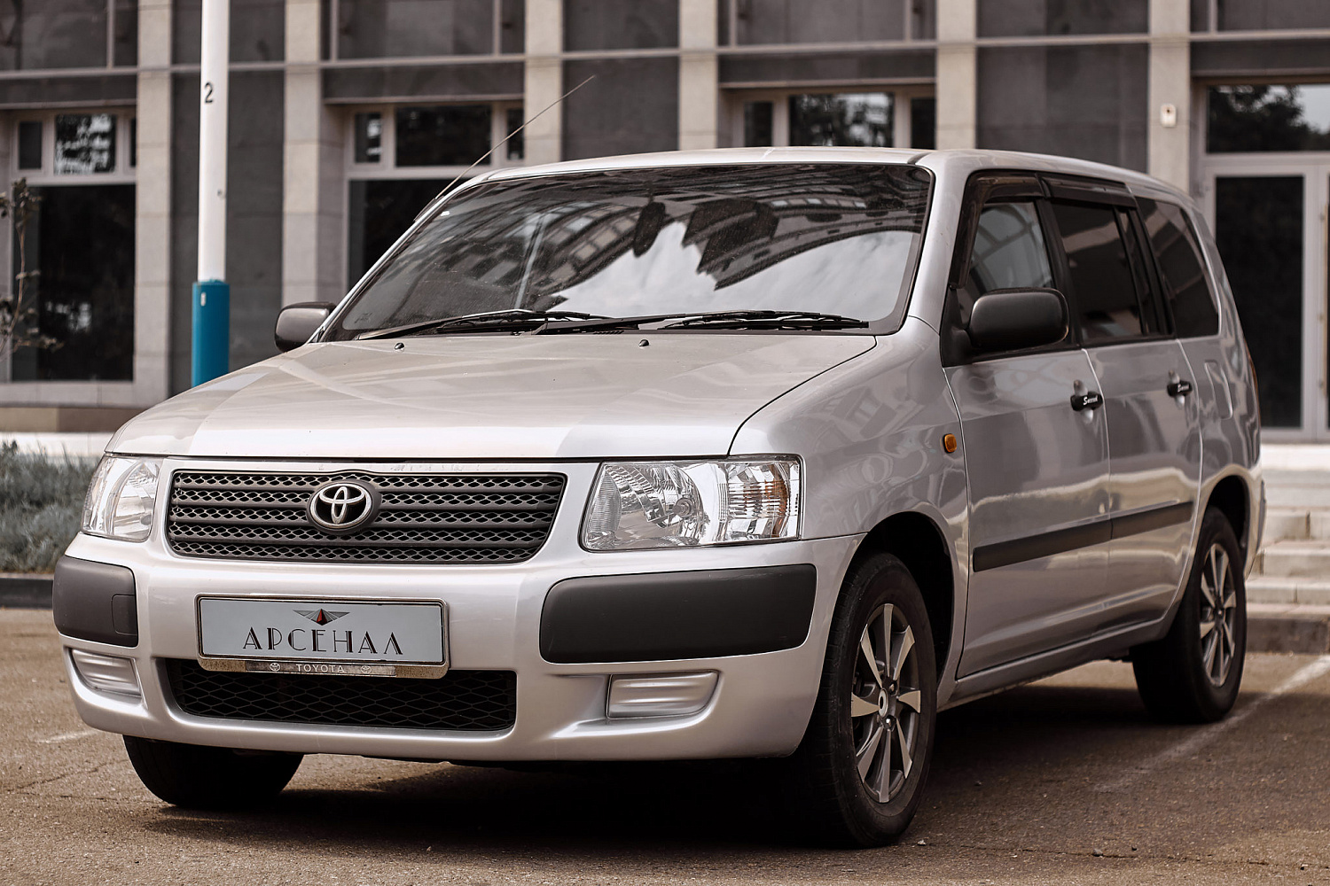 Аренда автомобиля TOYOTA SUCCEED 2011