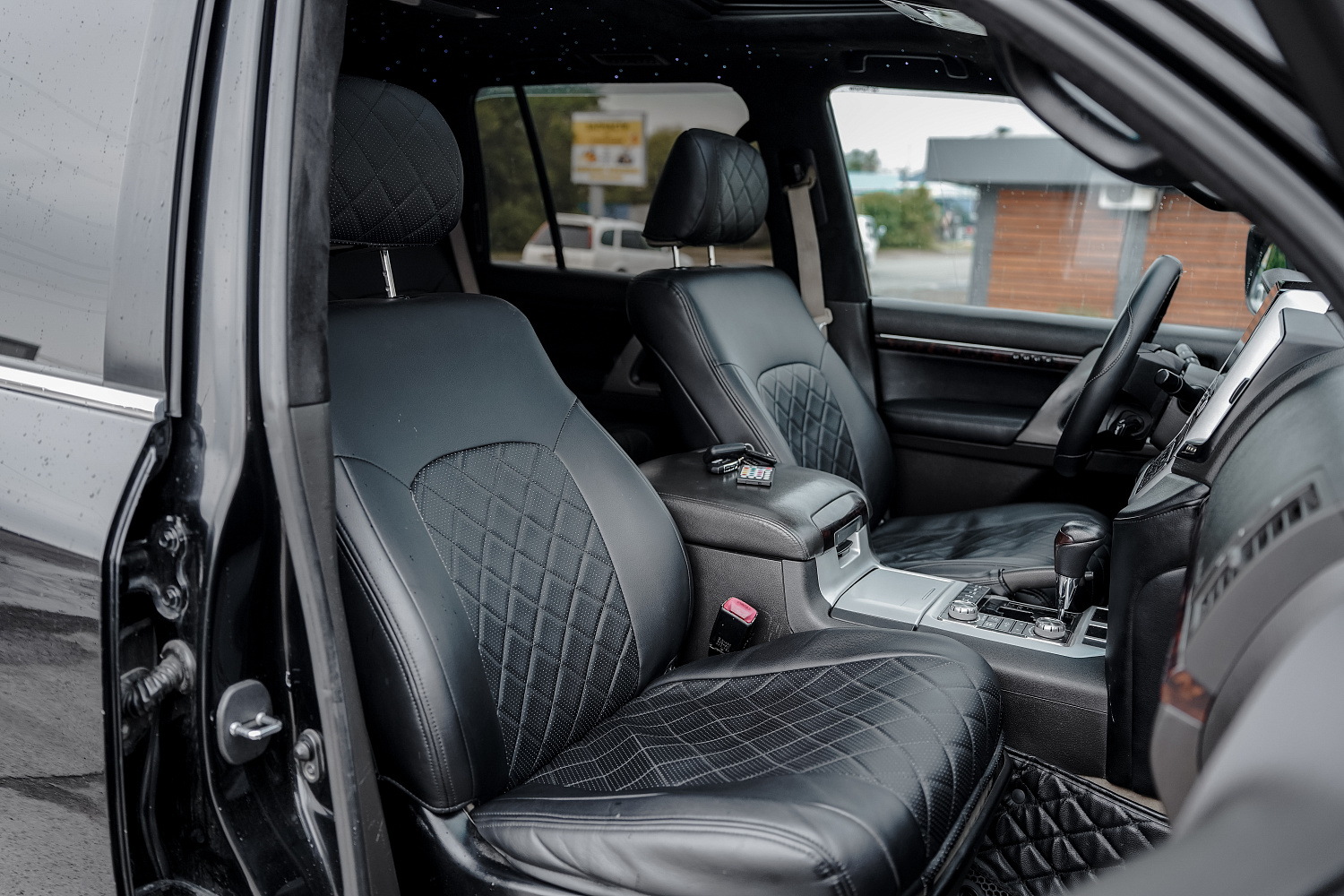 Аренда автомобиля Toyota Land Cruiser 200