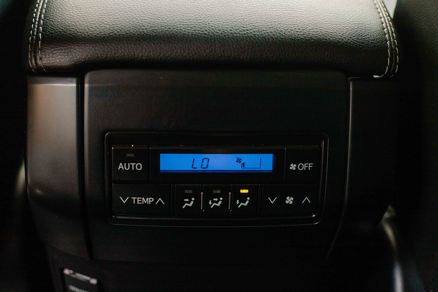 Аренда автомобиля Toyota Land Cruiser Prado 2019