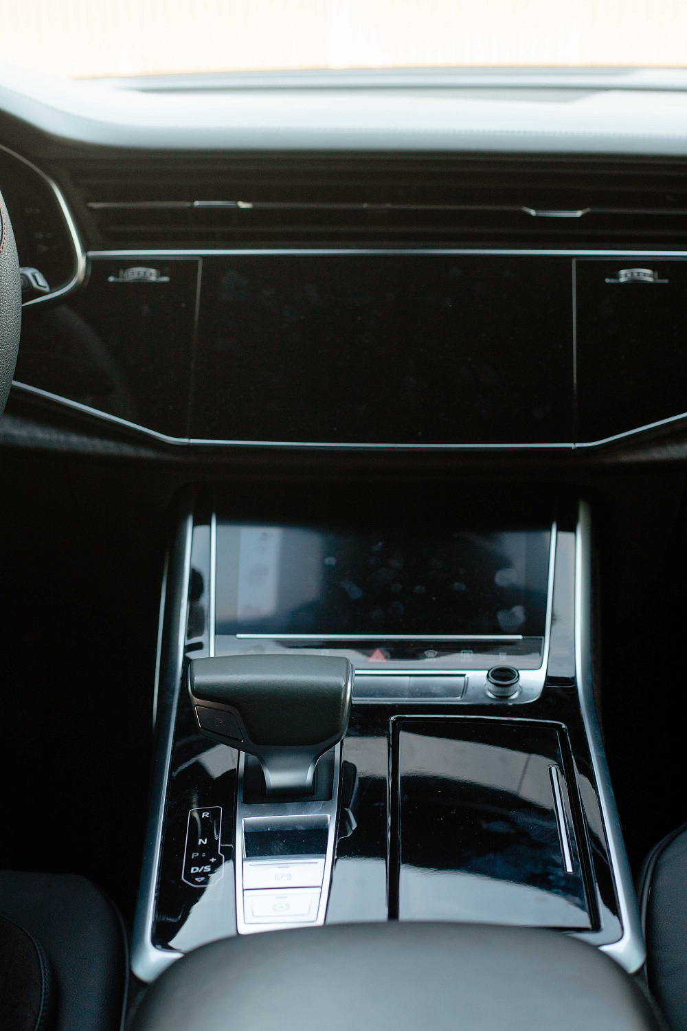 Аренда автомобиля Audi Q8 