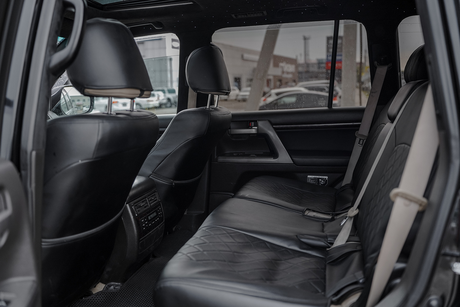Аренда автомобиля Toyota Land Cruiser 200