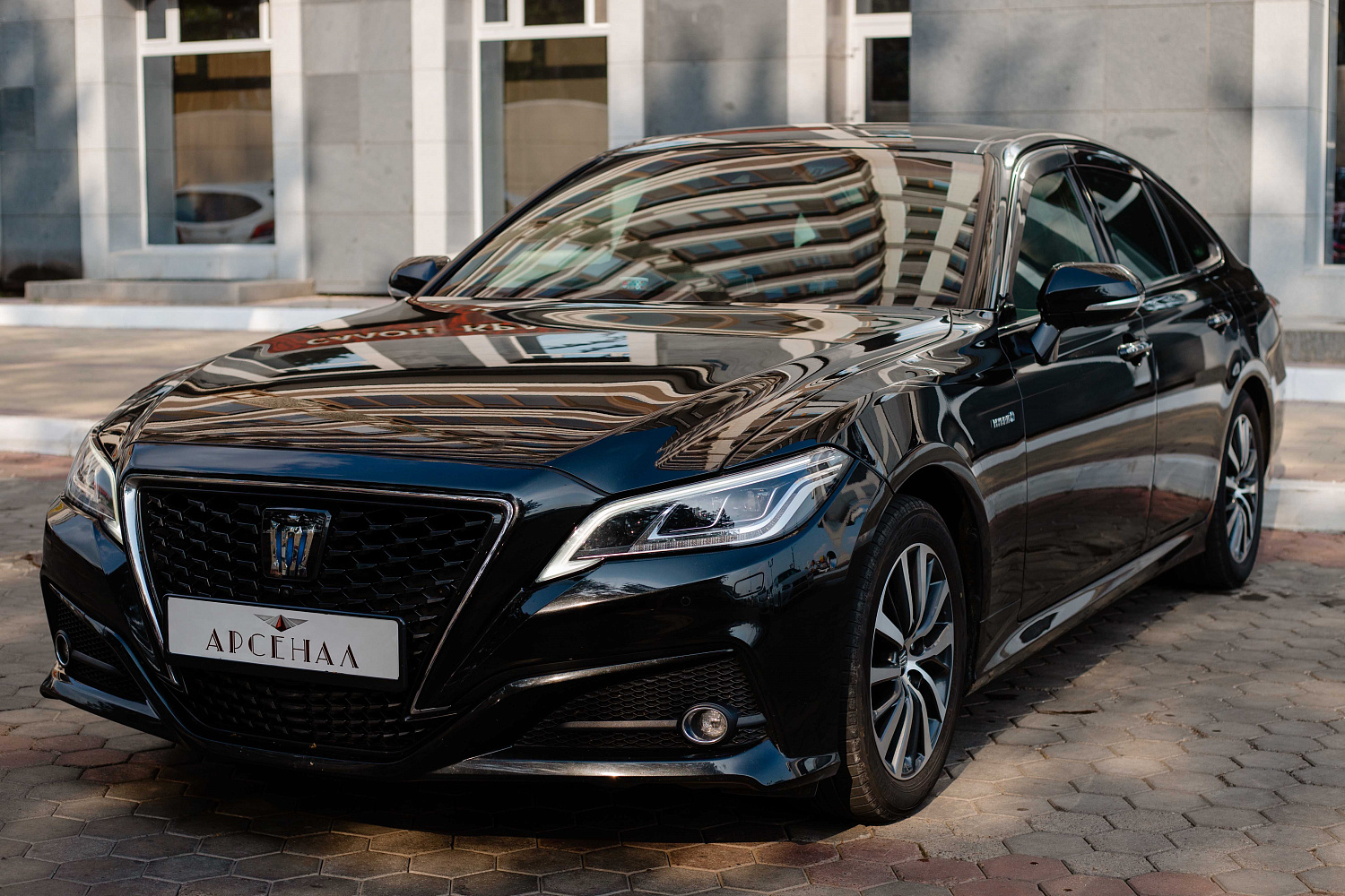 Аренда автомобиля Toyota Crown 2019